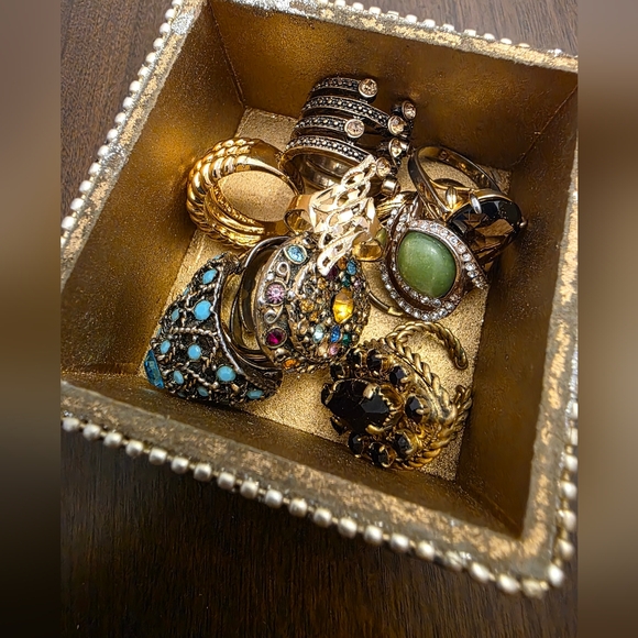 Surprise Bundle Of Rings In Trinket Box - Picture 2 of 7